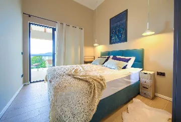 Villa for 8-10 Guests in Pinezići