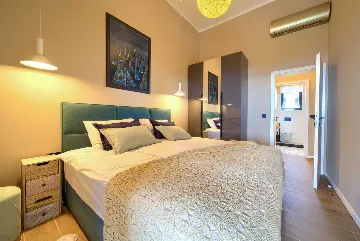 Villa for 8-10 Guests in Pinezići