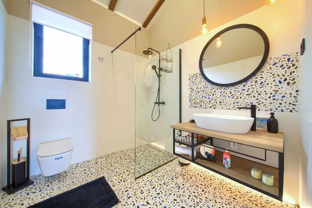 Villa for 8-10 Guests in Pinezići