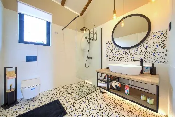 Villa for 8-10 Guests in Pinezići