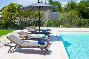 Villa for 8-10 Guests in Pinezići