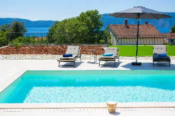 Villa for 8-10 Guests in Pinezići