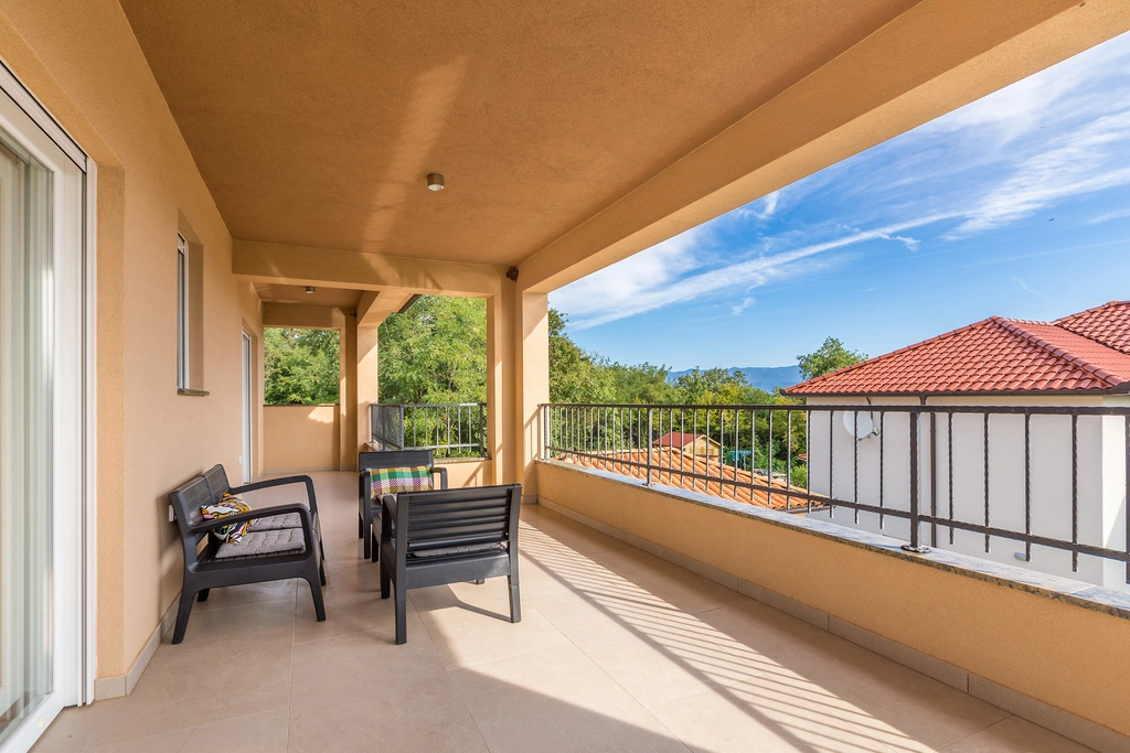 3-Bedroom Villa with Pool in Risika