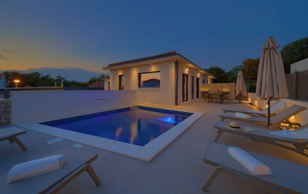 House with Heated Pool in Omišalj