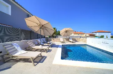 House with Heated Pool in Omišalj