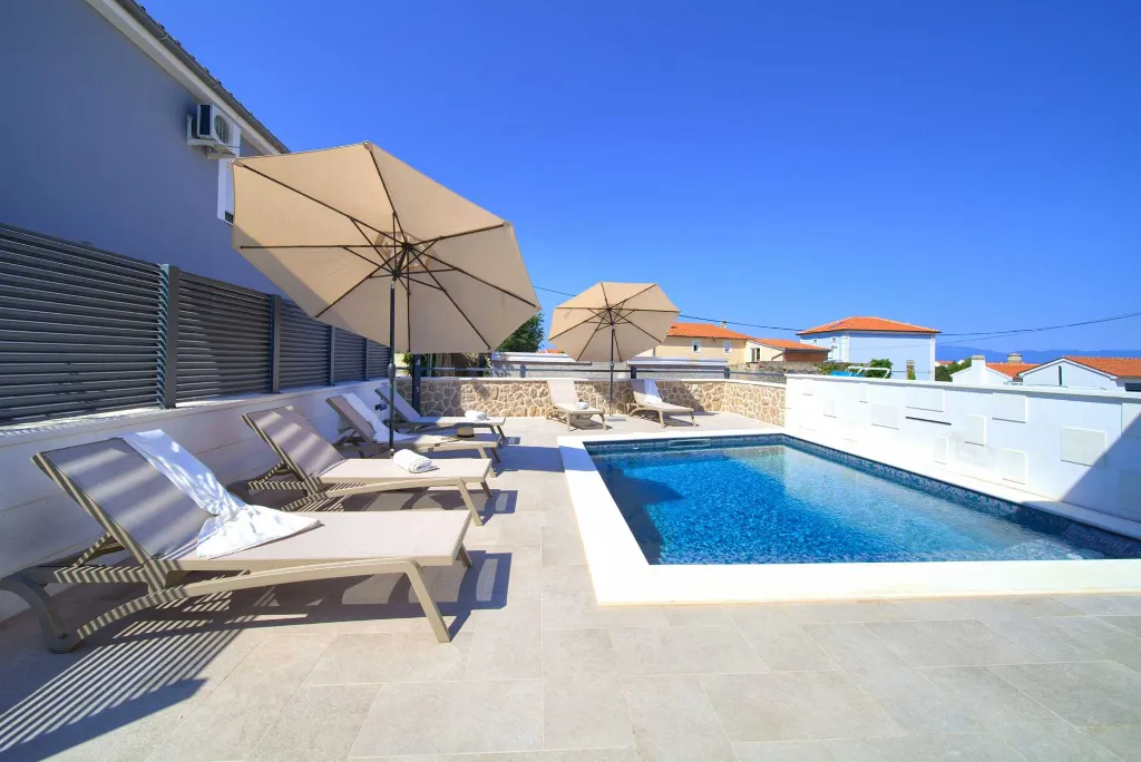 House with Heated Pool in Omišalj