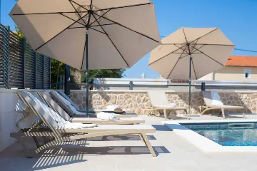 House with Heated Pool in Omišalj