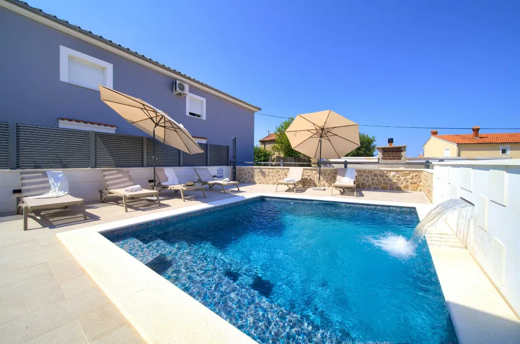 House with Heated Pool in Omišalj