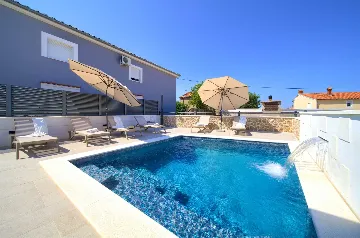 House with Heated Pool in Omišalj