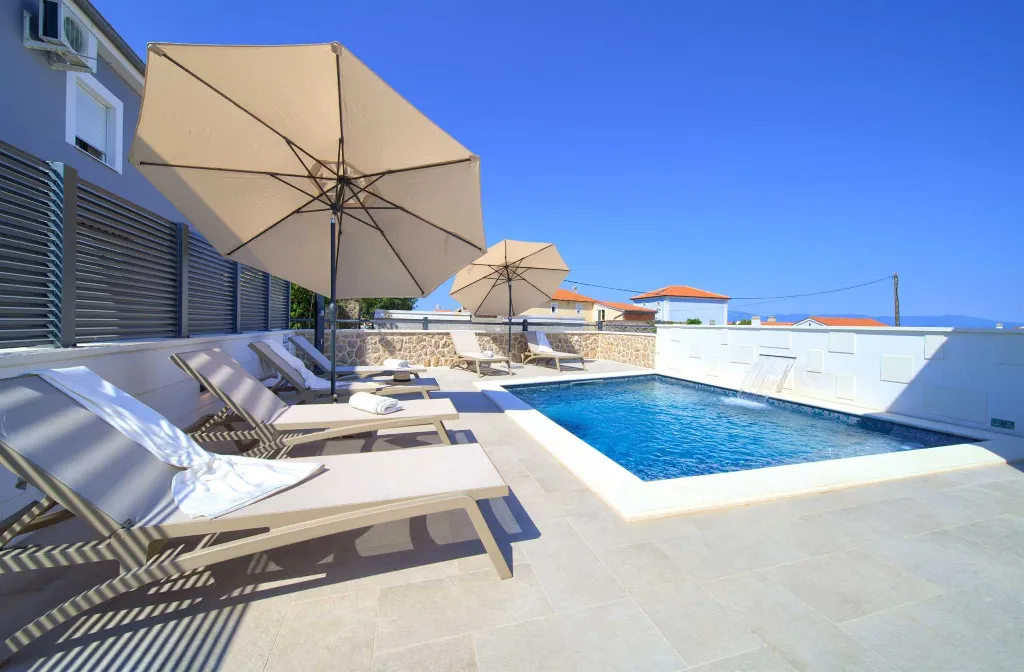 House with Heated Pool in Omišalj