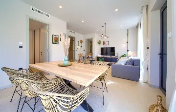 House with Heated Pool in Omišalj