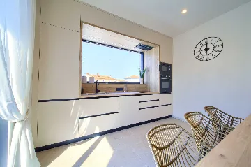 House with Heated Pool in Omišalj