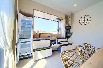 House with Heated Pool in Omišalj