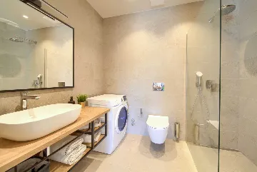 House with Heated Pool in Omišalj