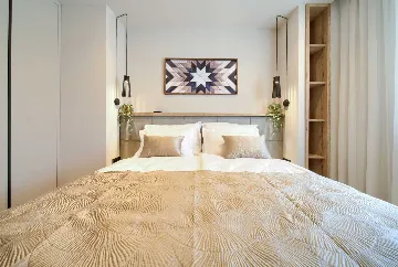 House with Heated Pool in Omišalj