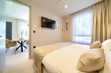 House with Heated Pool in Omišalj