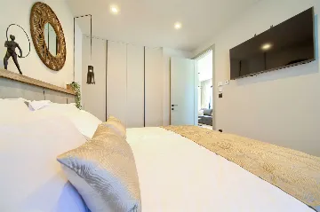 House with Heated Pool in Omišalj