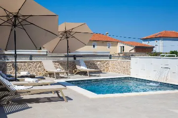 House with Heated Pool in Omišalj