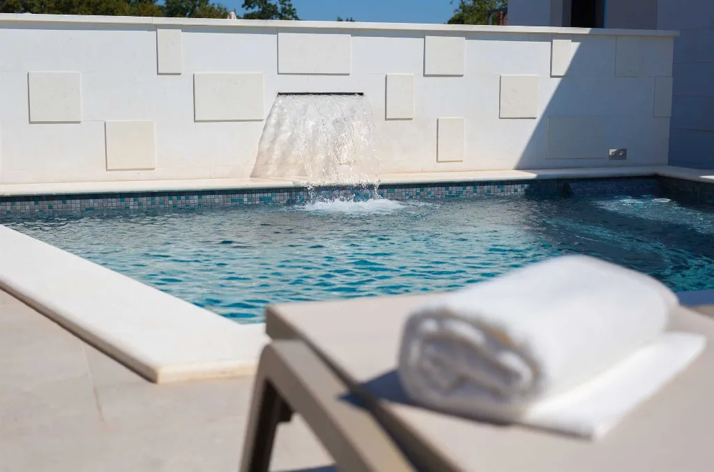 House with Heated Pool in Omišalj
