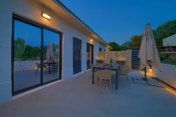 House with Heated Pool in Omišalj