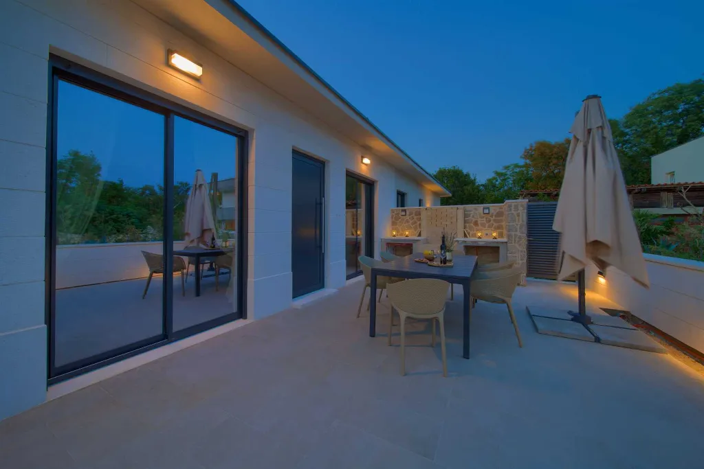 House with Heated Pool in Omišalj