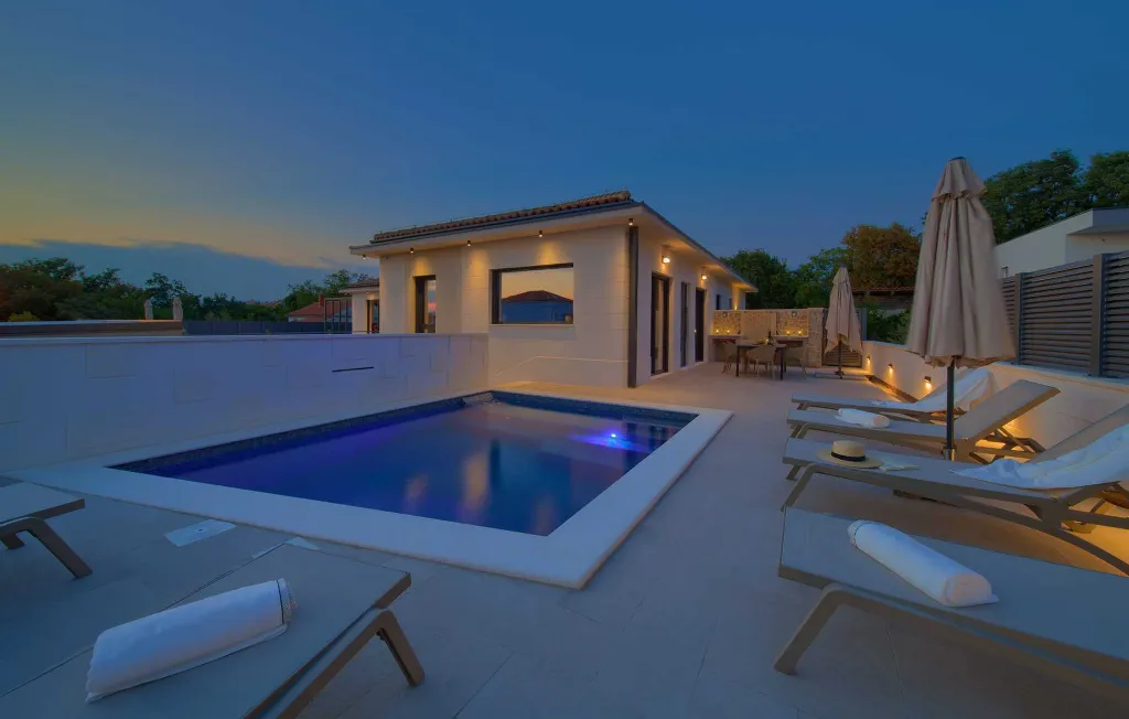 House with Heated Pool in Omišalj