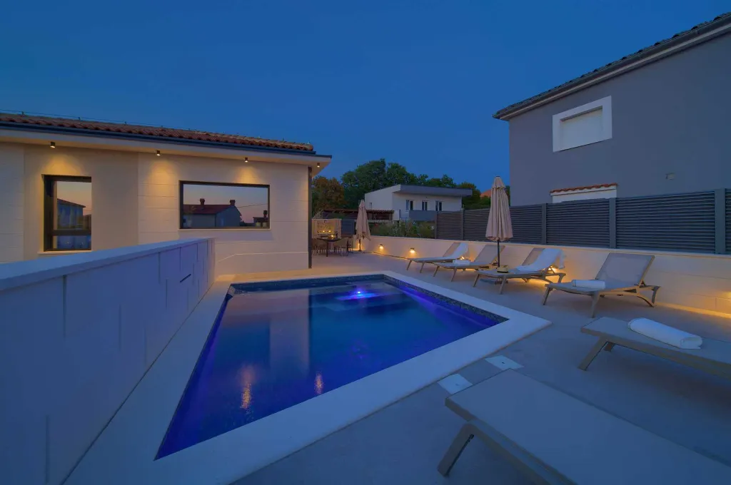 House with Heated Pool in Omišalj