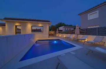 House with Heated Pool in Omišalj