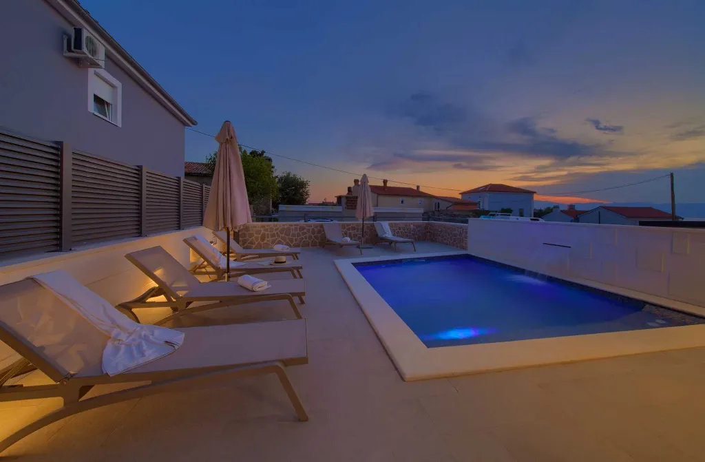 House with Heated Pool in Omišalj