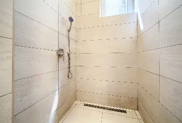 Sea View Apartment in Kornić with Jacuzzi