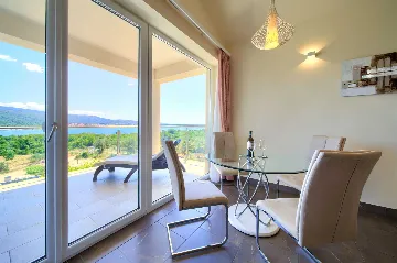 Sea View Apartment in Kornić with Jacuzzi