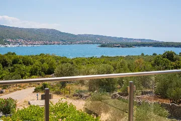 Sea View Apartment in Kornić with Jacuzzi