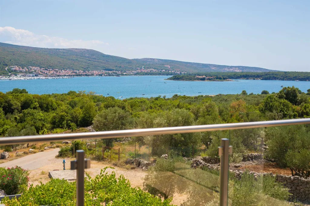 Sea View Apartment in Kornić with Jacuzzi