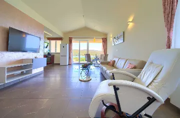 Sea View Apartment in Kornić with Jacuzzi