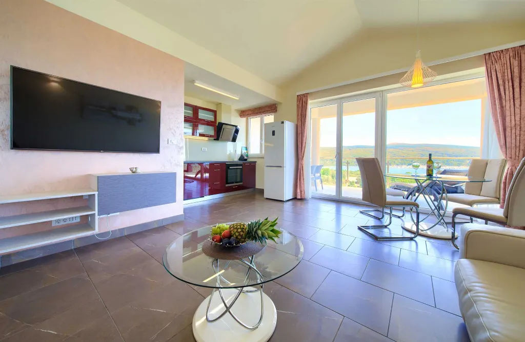Sea View Apartment in Kornić with Jacuzzi