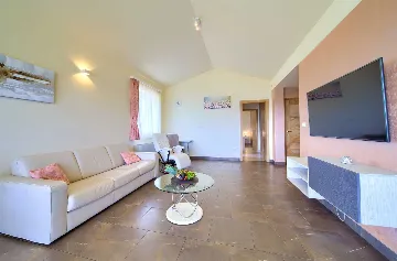 Sea View Apartment in Kornić with Jacuzzi