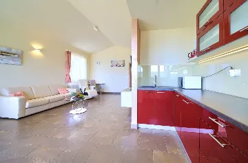 Sea View Apartment in Kornić with Jacuzzi