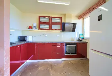 Sea View Apartment in Kornić with Jacuzzi