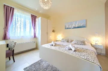 Sea View Apartment in Kornić with Jacuzzi