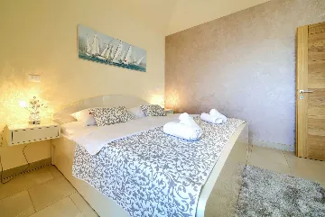 Sea View Apartment in Kornić with Jacuzzi