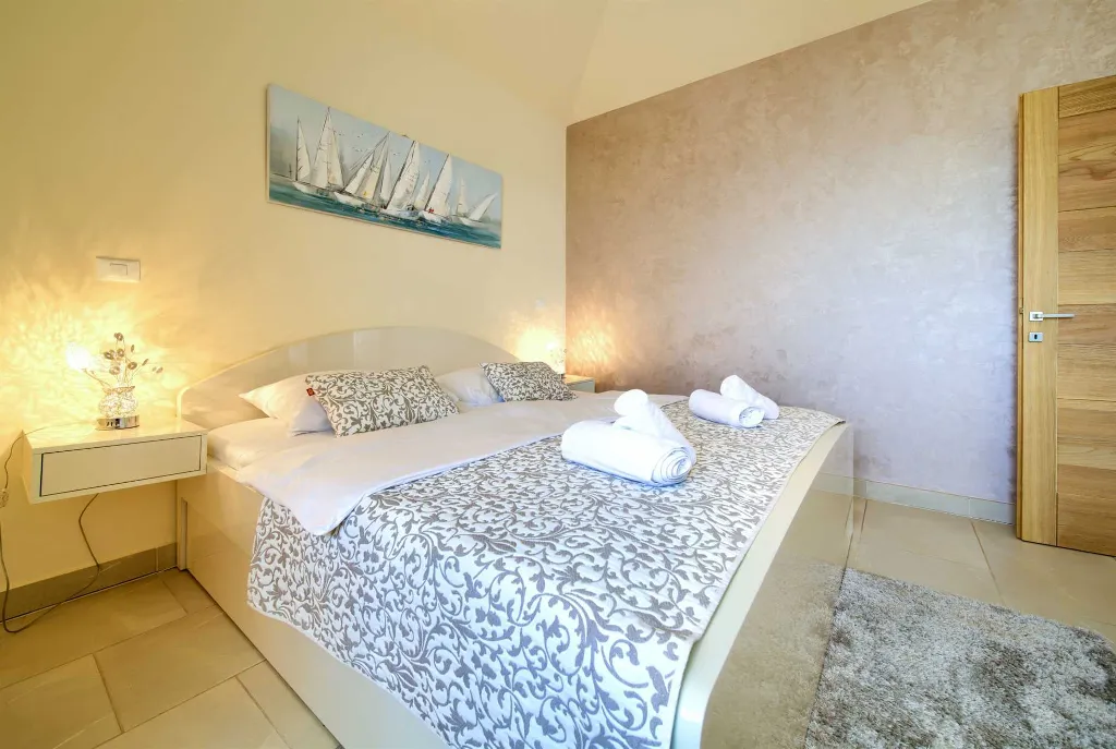 Sea View Apartment in Kornić with Jacuzzi