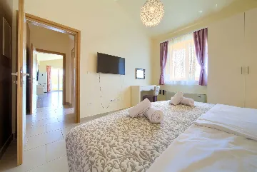 Sea View Apartment in Kornić with Jacuzzi