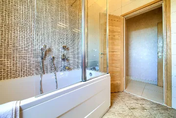 Sea View Apartment in Kornić with Jacuzzi