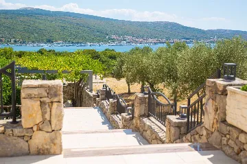 Sea View Apartment in Kornić with Jacuzzi