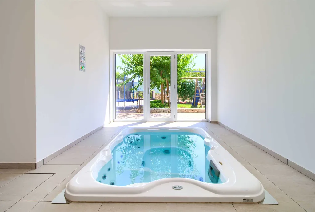 Sea View Apartment in Kornić with Jacuzzi