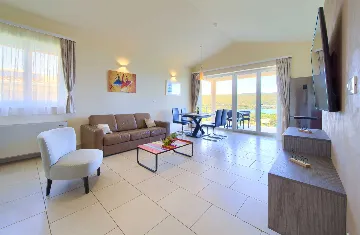 Sea View Apartment in Kornić with Jacuzzi