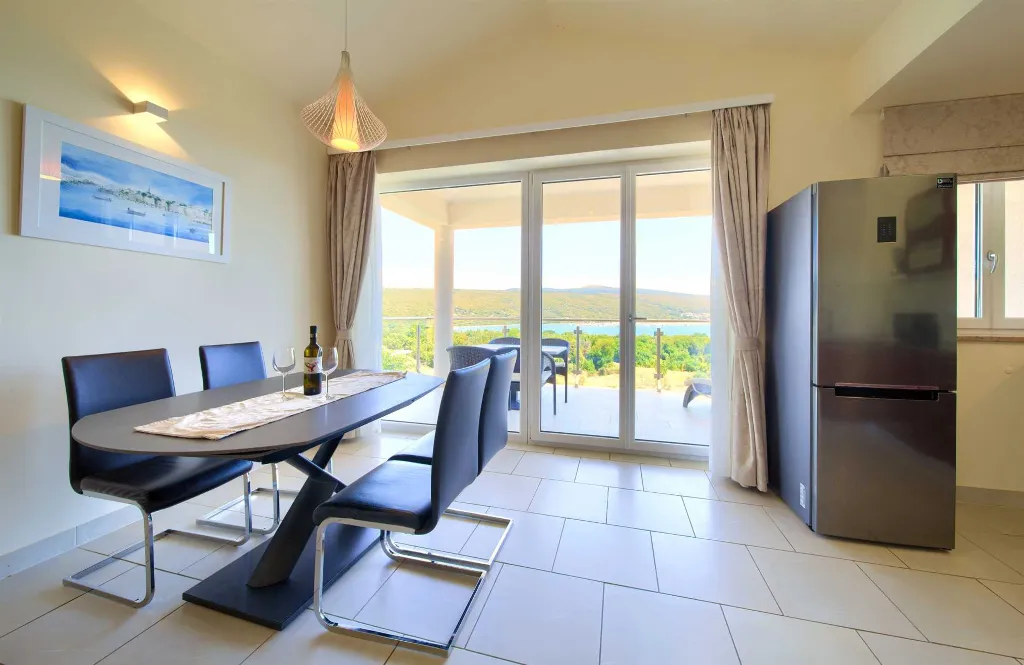 Sea View Apartment in Kornić with Jacuzzi