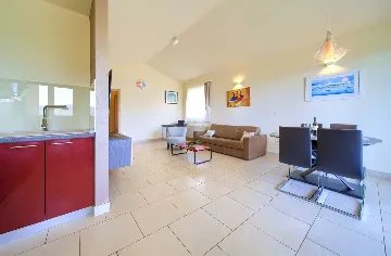 Sea View Apartment in Kornić with Jacuzzi