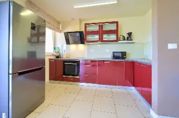 Sea View Apartment in Kornić with Jacuzzi