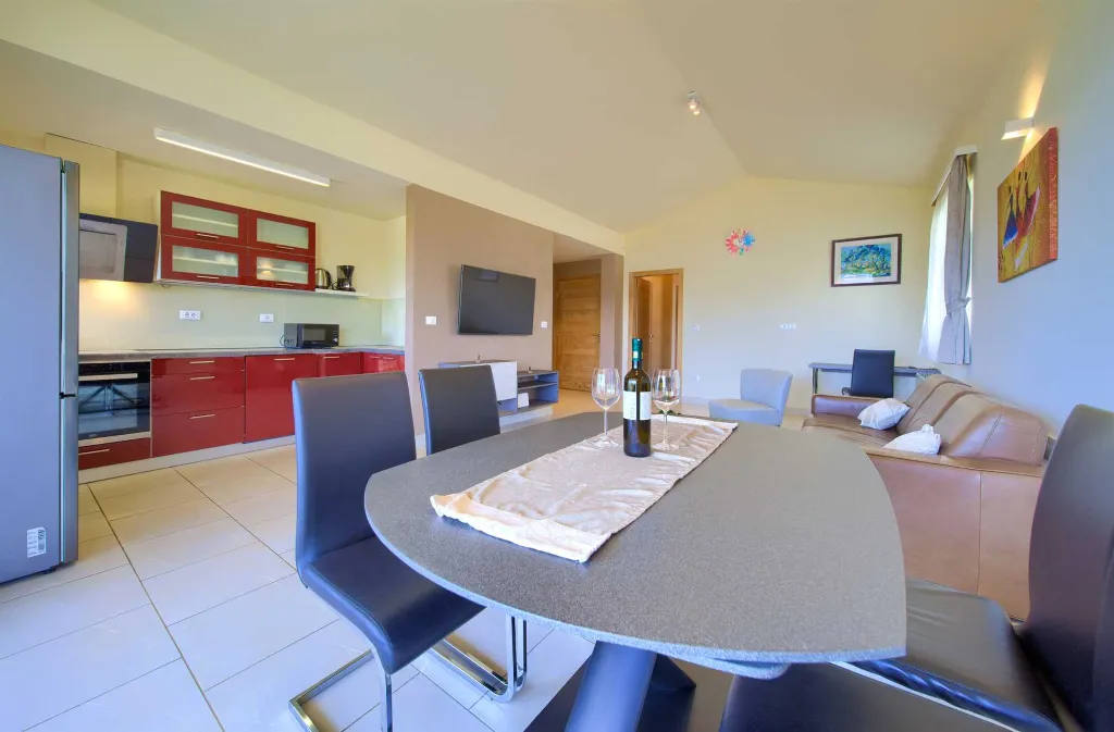 Sea View Apartment in Kornić with Jacuzzi